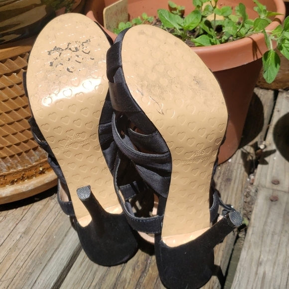 BETSEY JOHNSON Wisdom Knotted Sandal - Picture 6 of 7